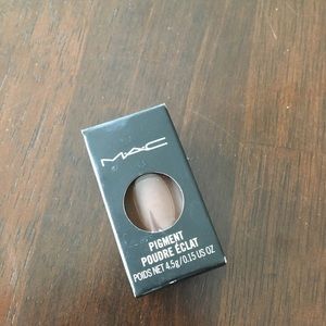 Mac pigment powder “rich life” brown